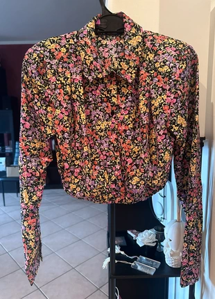 Camicia crop Zara XS fiori, brand: Zara, condizioni: Ottime, taglia: XS / IT 38 / EU 34, €5.00, €5.95 include la Protezione acquisti