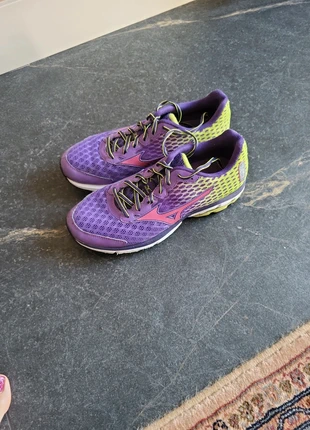 Mizuna waverider x10 maat 40,5, marque: MIZUNO, état: Très bon état, taille: 40.5, 40,00 €, 42,70 € Protection acheteurs incluse