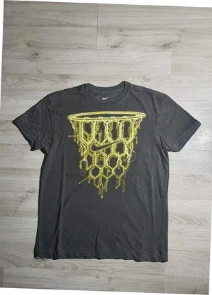 T-shirt nike basketball taille m, marke: Nike, zustand: Sehr gut, größe: M, 6,00 €, 7,00 € inklusive Vinted-Käuferschutz