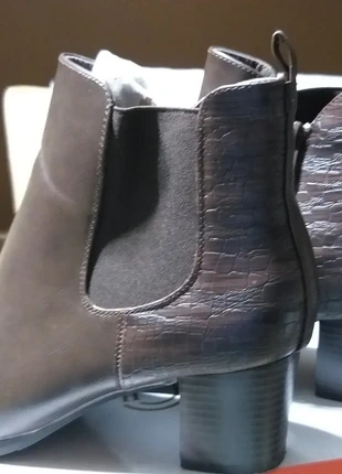 Botas castanhas , marca: CHC-Shoes, estado: Novo com etiquetas, tamanho: 38, €20.00, €21.70 inclui Proteção do Comprador