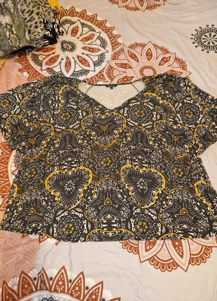 Tee-shirt m&smode , merk: M&S Mode, staat: Heel goed, maat: 5XL / 50 / 22, € 4,00, € 4,90 inclusief Kopersbescherming