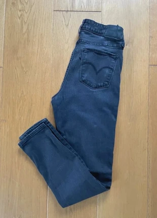 Jean Lévis 711 Skinny noir W28 L28, marque: Levi's, état: Très bon état, taille: M / 38 / 10, 19,00 €, 20,65 € Protection acheteurs (Pro) incluse