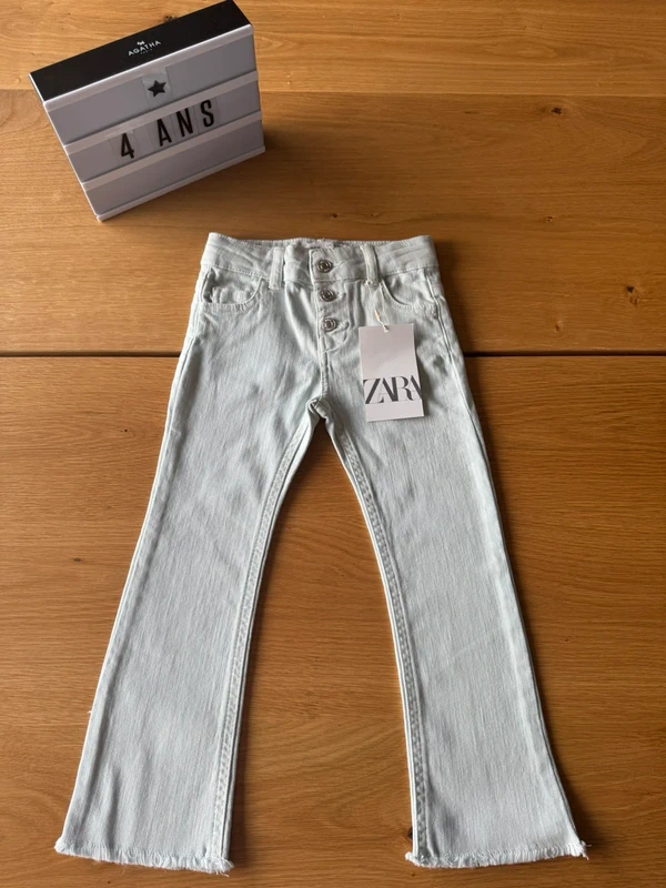 Pantalon vert d’eau coupe flair NEUF - Taille 4 Ans