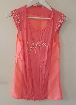 T shirt Guess, marque: GUESS, état: Très bon état, taille: XS / 34 / 6, 5,00 €, 5,95 € Protection acheteurs incluse