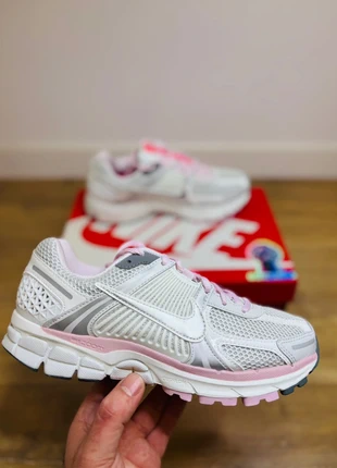 Nike Zoom Vomero 5 Chrome Toe White Pink Taille 40, marque: Nike, état: Très bon état, taille: 40, 89,99 €, 95,19 € Protection acheteurs (Pro) incluse