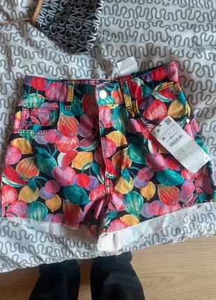 Denim short High Waisted, marque: Zara, état: Neuf avec étiquette, taille: S / 36 / 8, 5,00 €, 5,95 € Protection acheteurs incluse