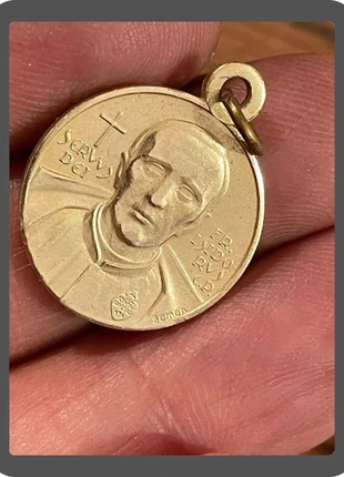 Médaille religieuse dorée 🌸, merk: Religion, staat: Heel goed, € 2,50, € 3,33 inclusief Kopersbescherming