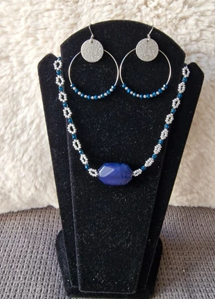 Parure collier et boucle d'oreilles bleu cordiérite, merk: Crystalia Perles, staat: Nieuw zonder prijskaartje, € 30,00, € 32,20 inclusief Kopersbescherming