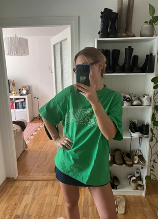 T Shirt oversize look, brand: H&M, condizioni: Ottime, taglia: S / IT 40 / EU 36, €8.00, €9.10 include la Protezione acquisti