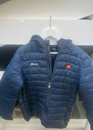 Doudoune bleu marine ellesse taille S, marke: Ellesse, zustand: Neu, größe: S, 15,00 €, 16,45 € inklusive Vinted-Käuferschutz