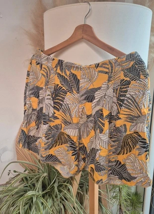 Short motif feuille tropical, marke: Camaïeu, zustand: Gut, größe: XL / 42 / 14, 3,00 €, 3,85 € inklusive Vinted-Käuferschutz