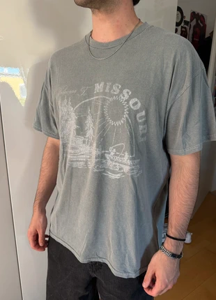 distressed oversized t-shirt, marke: Urban Outfitters, zustand: Sehr gut, größe: M, 15,00 €, 15,95 € inklusive Vinted-Käuferschutz