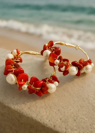 Boucles d'oreilles créoles Chics plaquées or en corail rouge et perles d'eau douce, merk: Fabrication Artisanale, staat: Heel goed, € 49,00, € 52,15 inclusief Kopersbescherming Pro