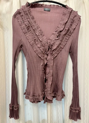 Vintage frilled top, brand: Vintage, condition: Very good, size: S / 8, £58.00, £61.60 includes Buyer Protection