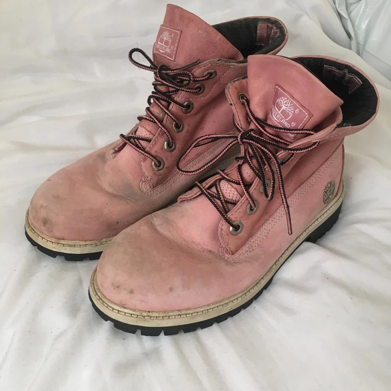 Baby pink deals timberlands with bow