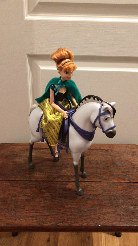 Anna et son cheval royal- Reine des neiges