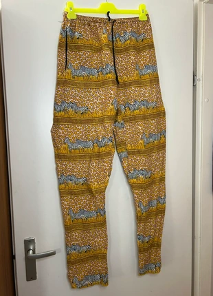 Dames broek merkloos maat 38, merk: Alternative, staat: Goed, maat: M / 38 / 10, € 5,00, € 5,95 inclusief Kopersbescherming