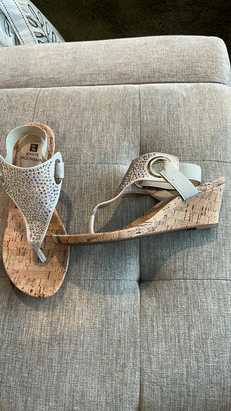 White mountain cheap gold sandals