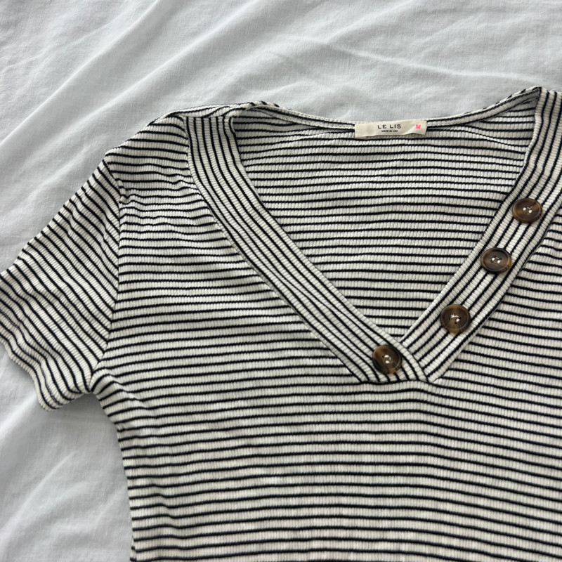 Le lis stripe v neck top 3