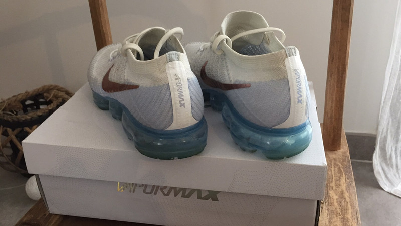 Vapormax explorer clearance light