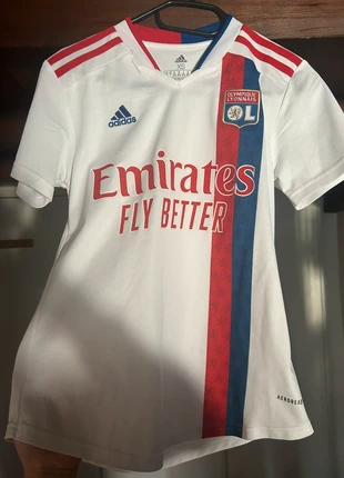 Maillot officiel OL 2021-2022 logo brodé -XS domicile blanc, marque: adidas, état: Très bon état, taille: XS / 34 / 6, 25,00 €, 26,95 € Protection acheteurs incluse