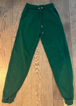 tuta da ginnastica verde, marke: Stradivarius, zustand: Sehr gut, größe: S / 36 / 8, 8,00 €, 9,10 € inklusive Vinted-Käuferschutz