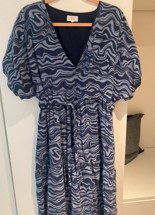 Middellange jurk, merk: Willow, staat: Heel goed, maat: L / 40 / 12, € 15,00, € 16,45 inclusief Kopersbescherming