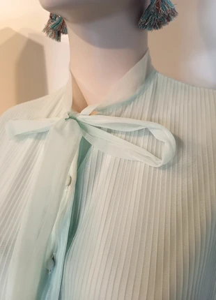 Très jolie chemise vintage col lavallière 🥰, merk: Vintage, staat: Heel goed, maat: L / 40 / 12, € 13,00, € 14,35 inclusief Kopersbescherming Pro