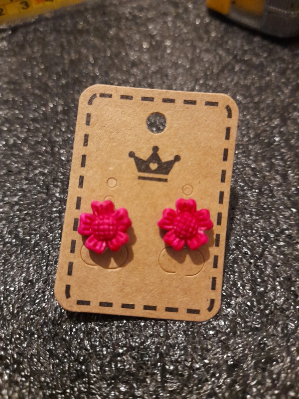 Boucle d oreille fleur  fushia neuve 2