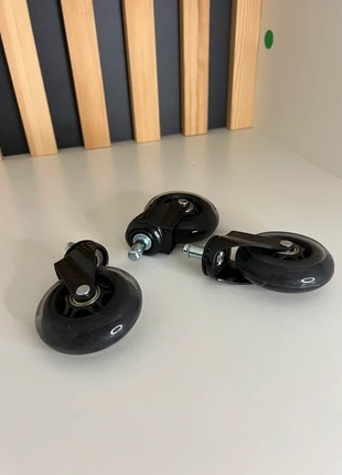 Lot de 3 roulettes pivotantes Cosyland sans frein – Très bon état, brand: cosyland, condition: Very good, €10.00, €11.20 includes Buyer Protection Pro