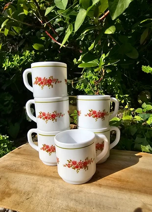 Tasse à motif fleurie vintage, brand: Arcopal, condition: Very good, €12.00, €13.30 includes Buyer Protection