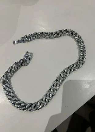 Collier chaîne à maillons cubains argenté avec strass, merk: Zara, staat: Heel goed, € 3,00, € 3,85 inclusief Kopersbescherming