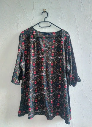 🌸 La blouse qui a plus de fleurs que ton jardin (et moins d’épines), marca: Kiabi, estado: Muy bueno, tamaño: 5XL / 50 / 22, 13,00 €, 14,35 € Protección al comprador incluida