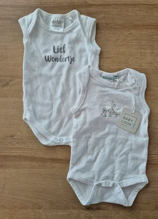 2 rompers zonder mouwen, merk: Baby Look, staat: Nieuw zonder prijskaartje, maat: Tot 1 maand / 50 cm, € 3,00, € 3,85 inclusief Kopersbescherming