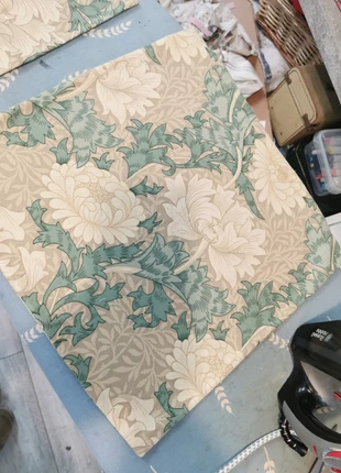 Pair of William Morris Crysanthemum Cushion Cover, brand: Le Chateau, condition: Very good, size: Other, £11.00, £12.25 includes Buyer Protection