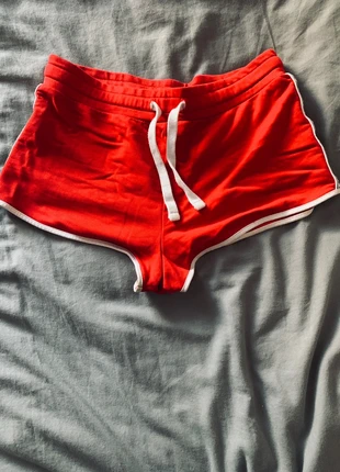 Short rouge y2k, marke: Jennyfer, zustand: Gut, größe: S / 36 / 8, 8,00 €, 9,10 € inklusive Vinted-Käuferschutz