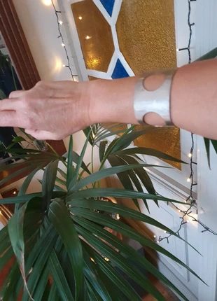 Bracelet manchette en métal argenté., marque: Vintage Dressing, état: Bon état, 5,00 €, 5,95 € Protection acheteurs incluse