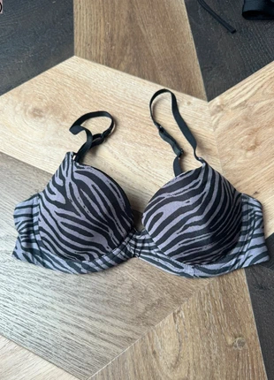 H&M satin zebra wire bra size 75B, marque: H&M, état: Très bon état, taille: 90B, 4,00 €, 4,90 € Protection acheteurs incluse