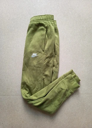 Jogging Nike brodé, marque: Nike, état: Très bon état, taille: S, 25,00 €, 26,95 € Protection acheteurs incluse