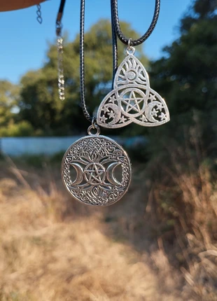 2 Colliers Pendentif Arbre De Vie Triple Lune Pentacle Et Triquetra Noeud Celtique Pagan Witch, marke: Witch, zustand: Sehr gut, 9,90 €, 11,10 € inklusive Vinted-Käuferschutz