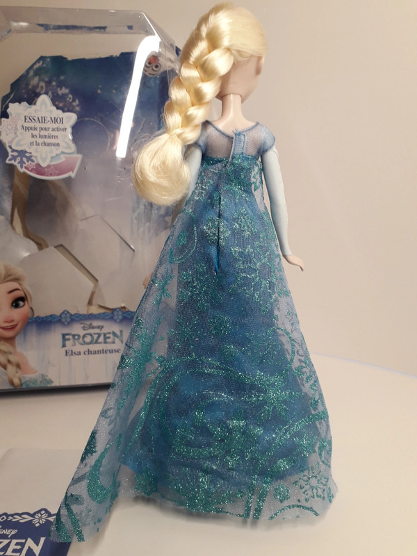Poupée Elsa Chante avec moi La Reine des neiges de Disney 