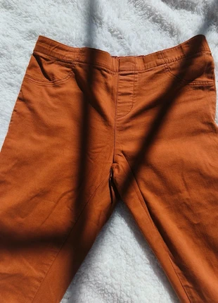 Brown Stretchy Skinny Jeans, merk: Vintage Dressing, staat: Heel goed, maat: M / 38 / 10, € 2,00, € 2,80 inclusief Kopersbescherming