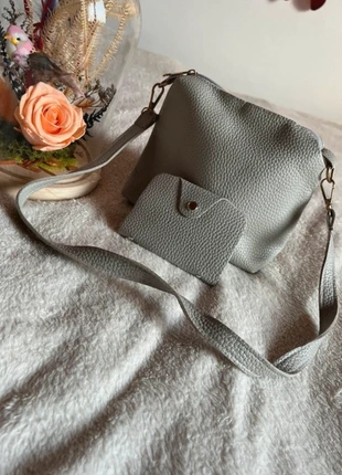 Sac à main gris avec son porte carte en très bon état, estado: Muy bueno, 10,00 €, 11,20 € Protección al comprador incluida