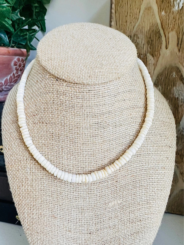 White shell necklace 1