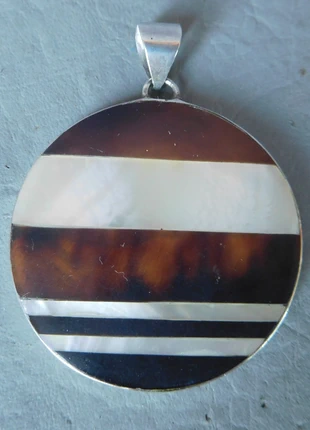 Pendentif rond os marron rayure nacre blanc gris argent massif 925 femme jeune fille homme, merk: Pierre naturelle, staat: Heel goed, € 24,00, € 25,90 inclusief Kopersbescherming Pro