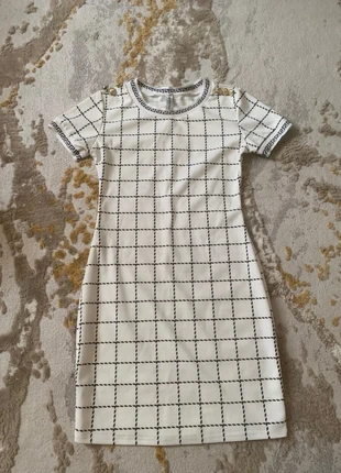 Bonjour à tous je vends une robe neuf sans étiquette pour Fille/Femme, merk: New Collection, staat: Nieuw zonder prijskaartje, maat: Universele maat, € 16,10, € 17,61 inclusief Kopersbescherming