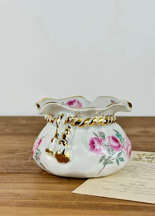 Boîte à bijoux en porcelaine de Limoges – forme bourse nouée, décor de roses et or fin, marca: Limoges France, estado: Muito bom, €35.00, €37.45 inclui Proteção do Comprador