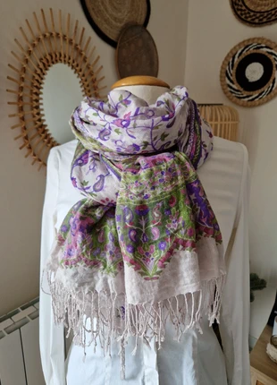 Grand Foulard écharpe étole Bohême à franges vintage violet / vert à motifs 190 x 75 cm, merk: Vintage, staat: Heel goed, € 7,00, € 8,05 inclusief Kopersbescherming Pro