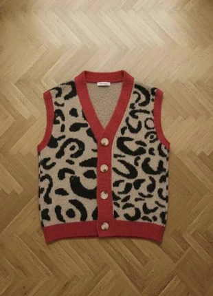 Cardigan Léopard à col rouge-taille S, merk: Satine, staat: Heel goed, maat: S / 36 / 8, € 40,00, € 42,70 inclusief Kopersbescherming