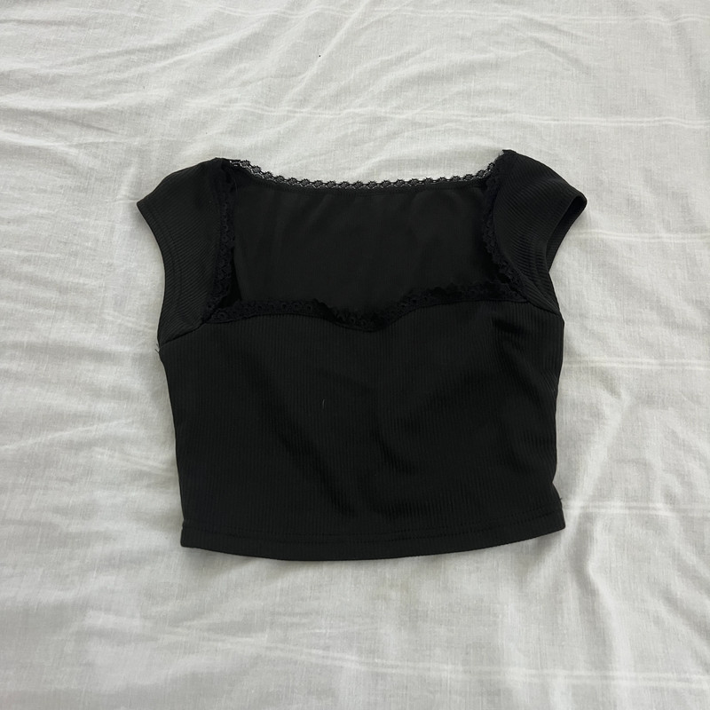 black ribbed lace trim crop top 1